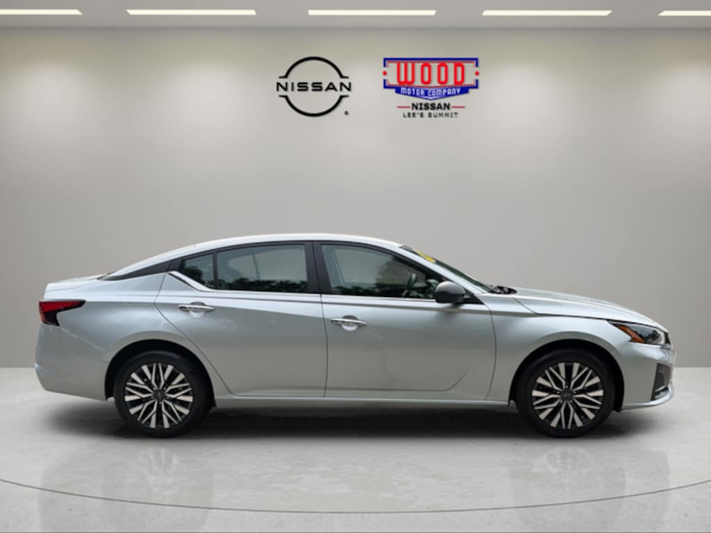 Used 2024 Nissan Altima 2.5 SV Sedan