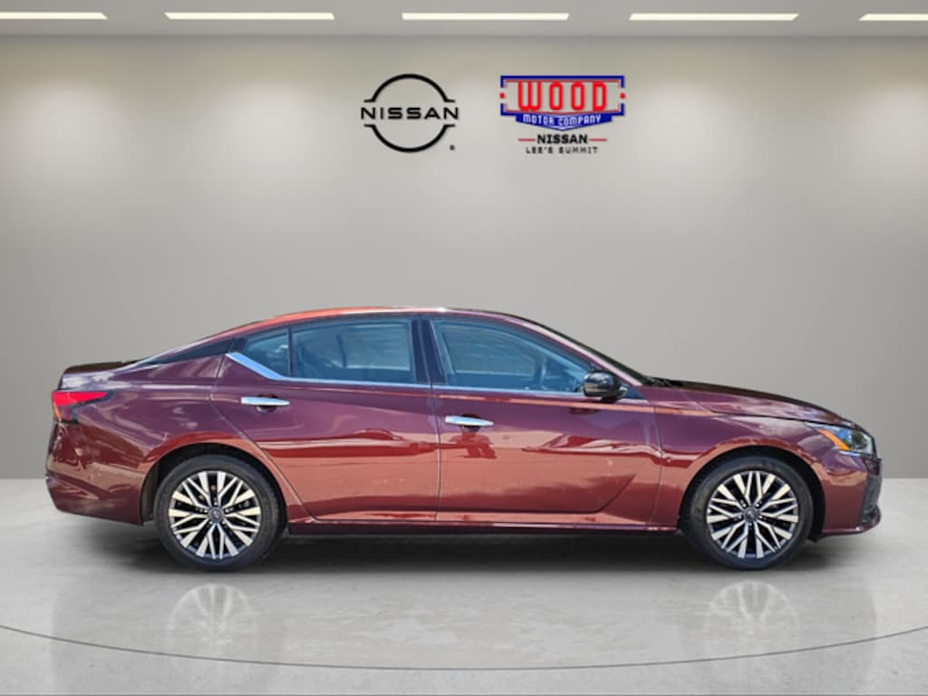 Used 2024 Nissan Altima 2.5 SV Sedan