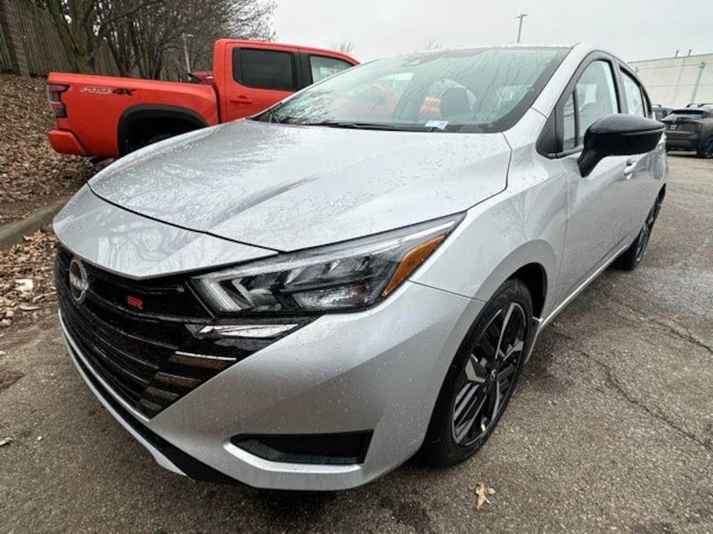 New 2025 Nissan Versa 1.6 SR Sedan