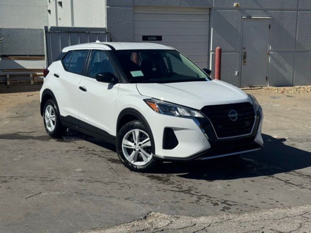 New 2025 Nissan Kicks Play S SUV