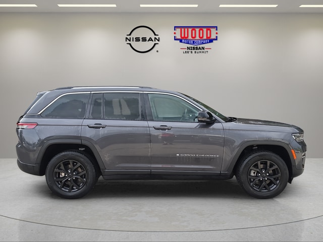 Used 2022 Jeep Grand Cherokee Limited with VIN 1C4RJHBG3N8557409 for sale in Kansas City