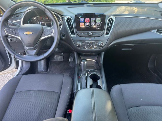 2017 Chevrolet Malibu 1LT photo 3