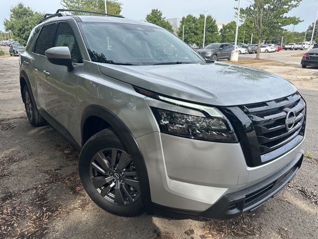 2025 Nissan Pathfinder SV's photo