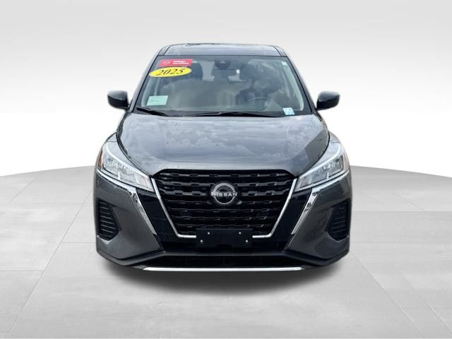 2025 Nissan Kicks Play S photo 2