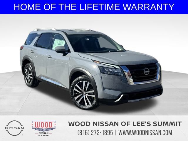 2025 Nissan Pathfinder Platinum's photo