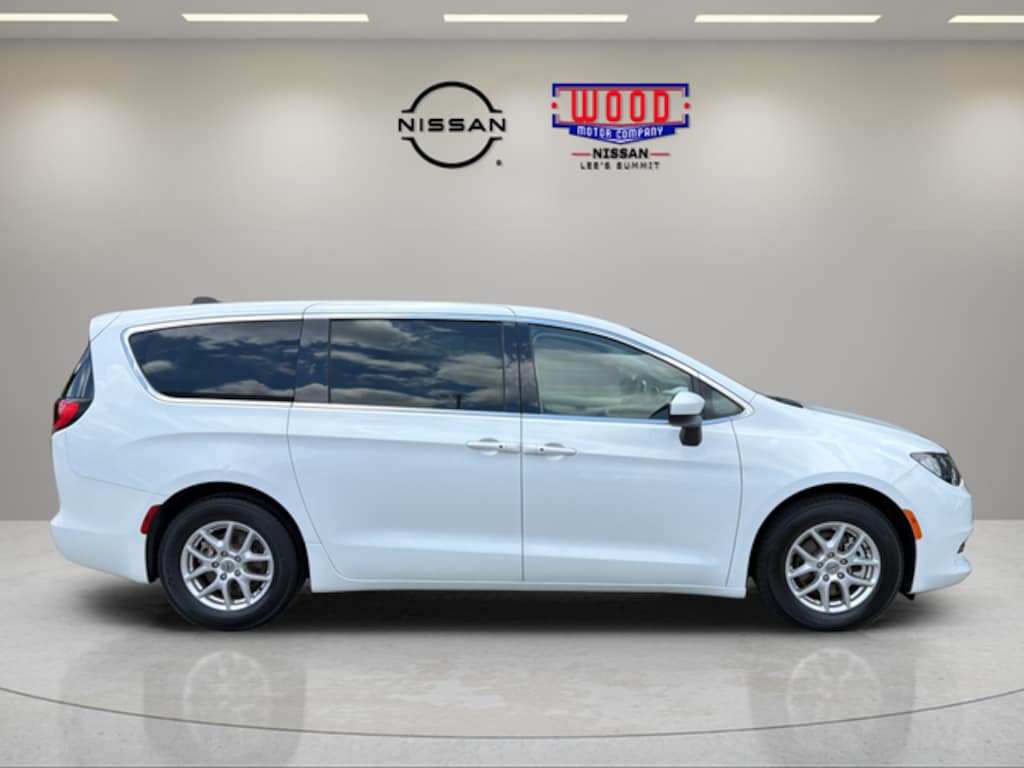 Used 2022 Chrysler Voyager LX Minivan/Van