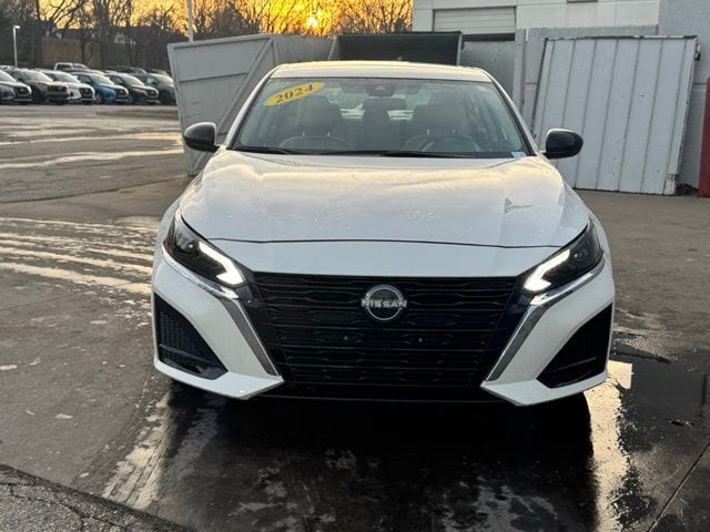 Used 2024 Nissan Altima SV with VIN 1N4BL4DV9RN315947 for sale in Kansas City