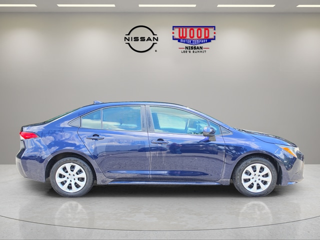 Used 2022 Toyota Corolla LE with VIN 5YFEPMAE9NP275561 for sale in Kansas City