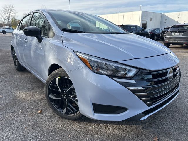 2025 Nissan Versa Sedan SR's photo