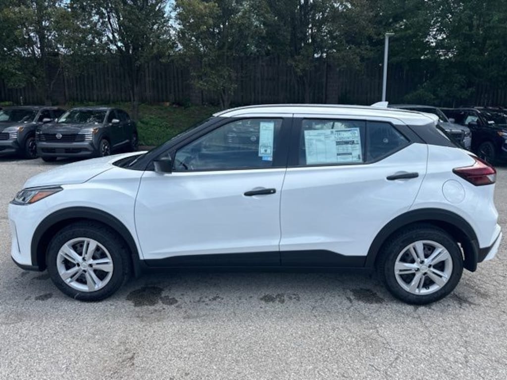 New 2025 Nissan Kicks Play S SUV