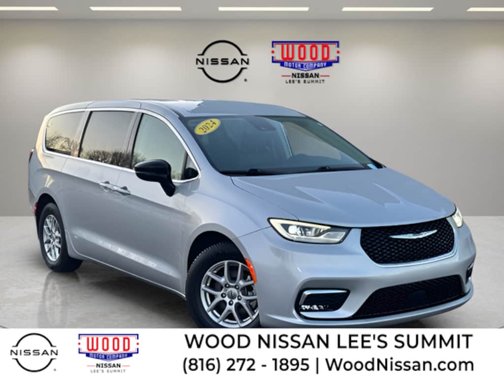 Used 2024 Chrysler Pacifica Touring L Minivan/Van