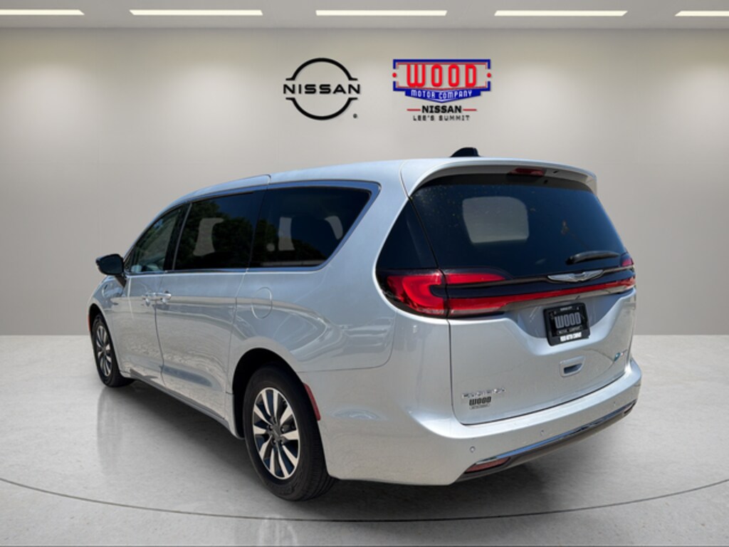Used 2024 Chrysler Pacifica Hybrid Select Minivan/Van