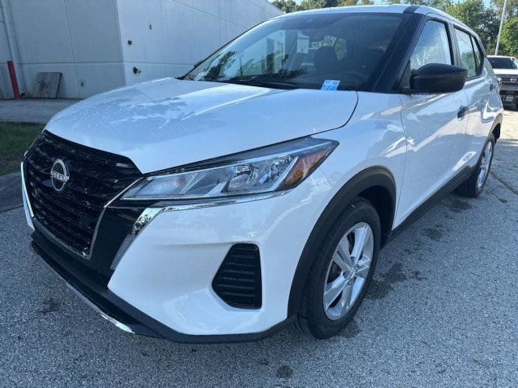 New 2025 Nissan Kicks Play S SUV