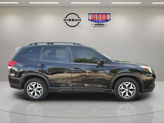 Used 2022 Subaru Forester Premium with VIN JF2SKADC5NH442991 for sale in Kansas City