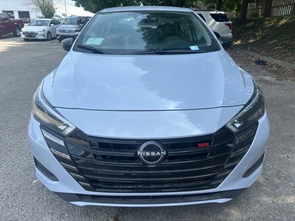 New 2025 Nissan Versa 1.6 SR Sedan