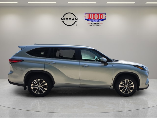 Used 2023 Toyota Highlander XLE with VIN 5TDKDRBH5PS516205 for sale in Kansas City