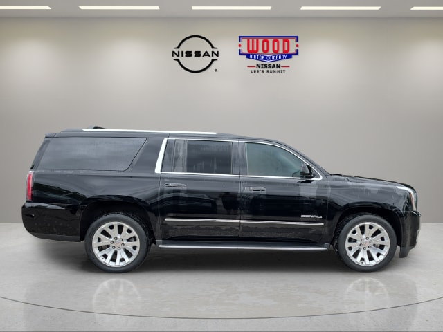 Used 2017 GMC Yukon XL Denali with VIN 1GKS2HKJ5HR137034 for sale in Kansas City