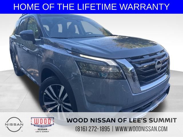 2025 Nissan Pathfinder Platinum's photo