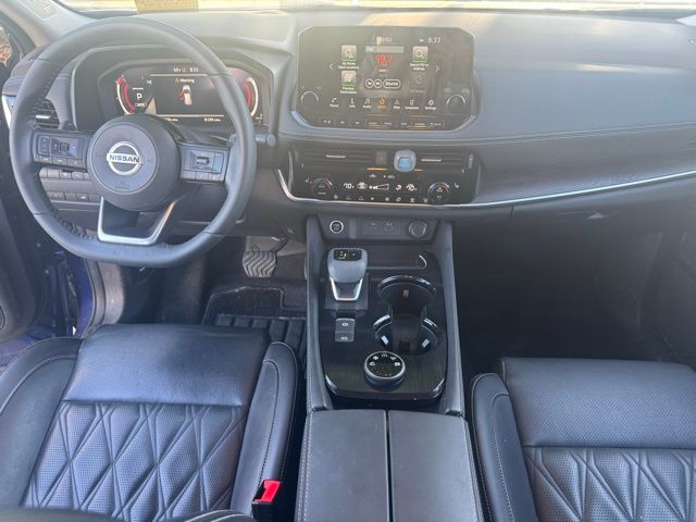 2021 Nissan Rogue Platinum photo 2