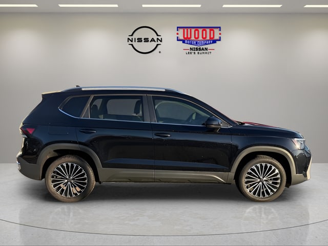 Used 2025 Volkswagen Taos SE with VIN 3VVSC7B23SM017996 for sale in Kansas City