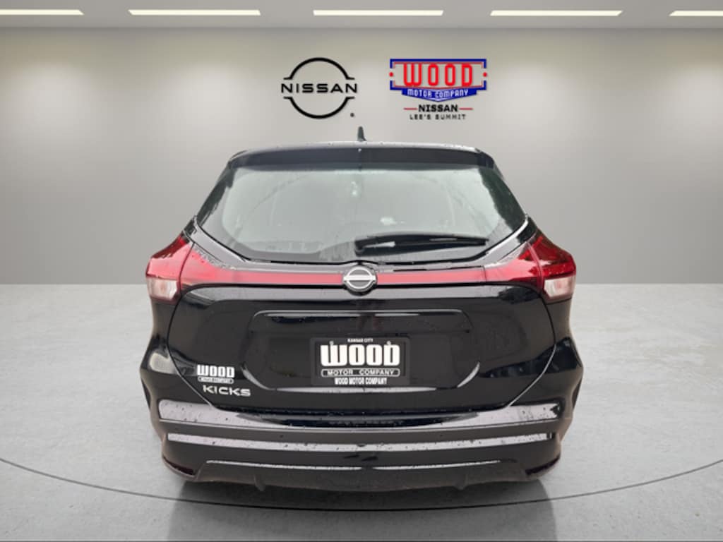 New 2025 Nissan Kicks Play S SUV