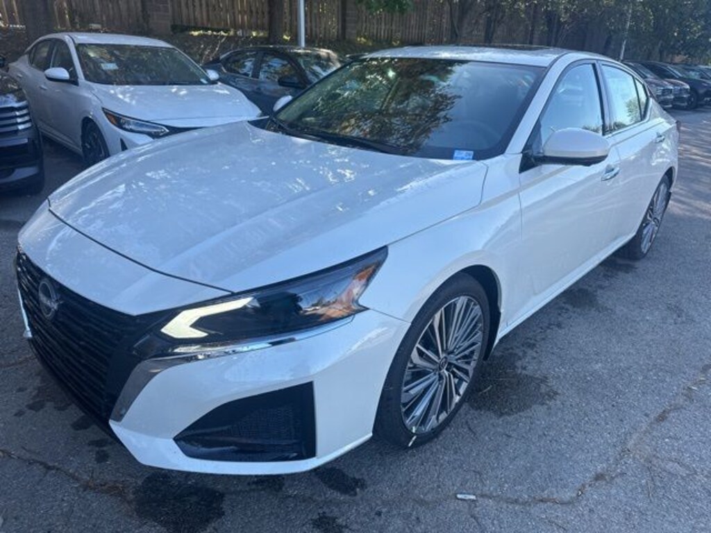 New 2025 Nissan Altima SL Sedan