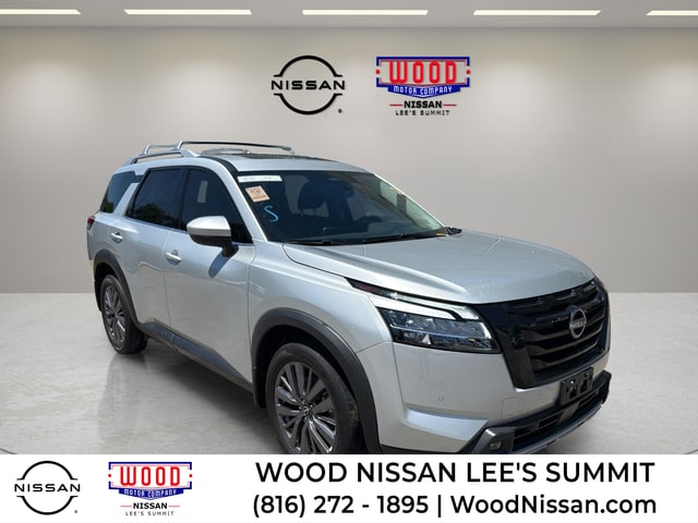 2023 Nissan Pathfinder SL 4WD's photo