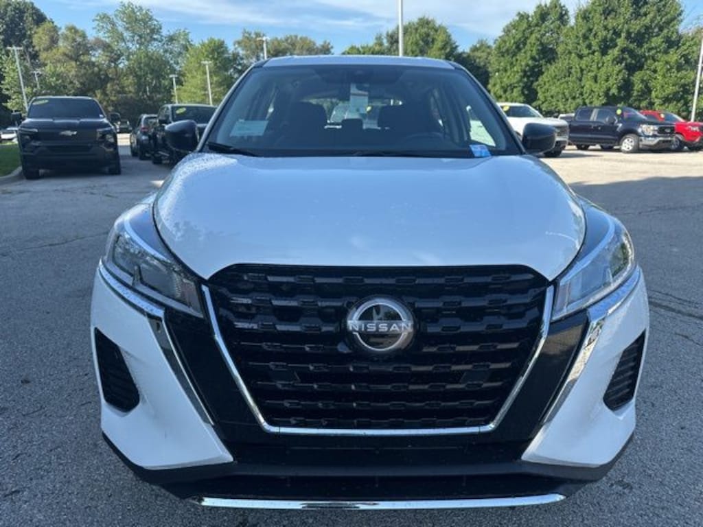 New 2025 Nissan Kicks Play S SUV