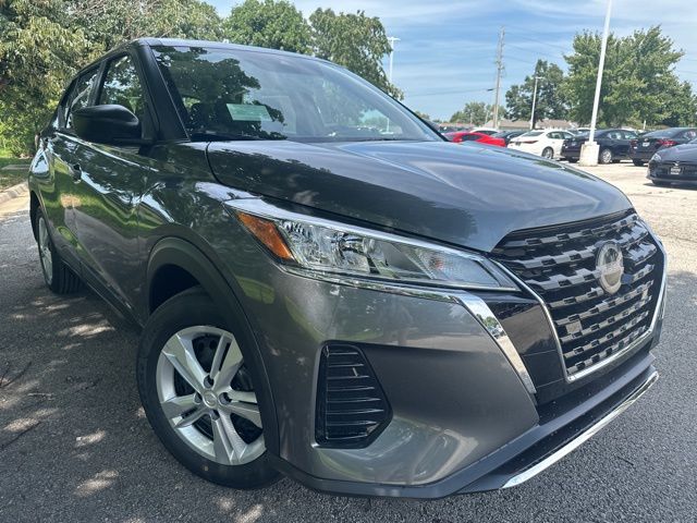 2025 Nissan KICKS PLAY Base's photo
