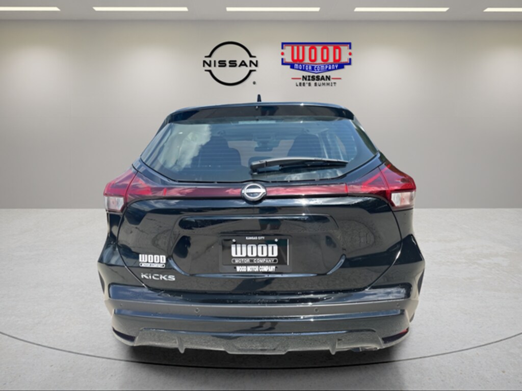 New 2025 Nissan Kicks Play S SUV