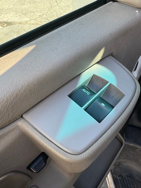 2017 Chevrolet Express 2500 Work Van photo 3