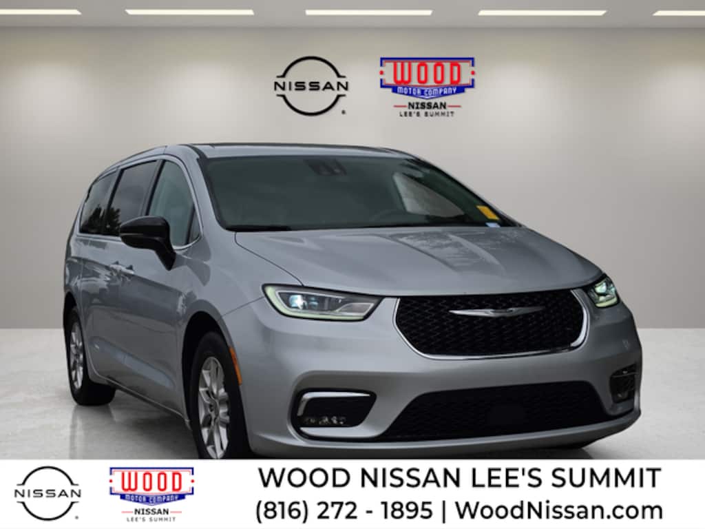 Used 2024 Chrysler Pacifica Touring L Minivan/Van