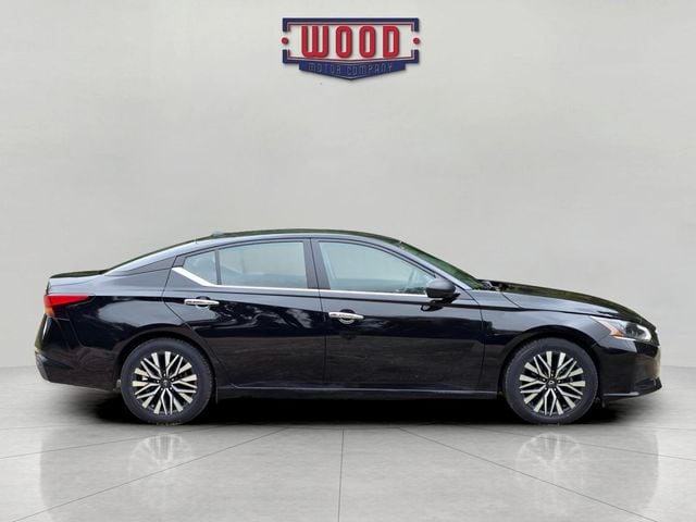 Used 2024 Nissan Altima SV with VIN 1N4BL4DV5RN388300 for sale in Kansas City