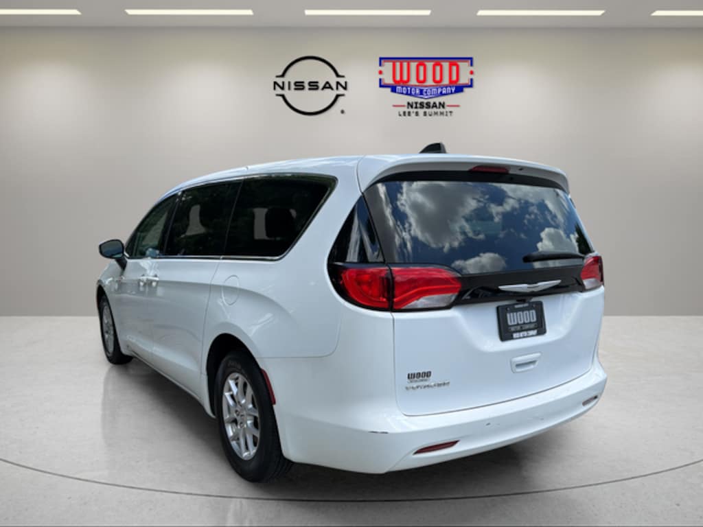 Used 2022 Chrysler Voyager LX Minivan/Van