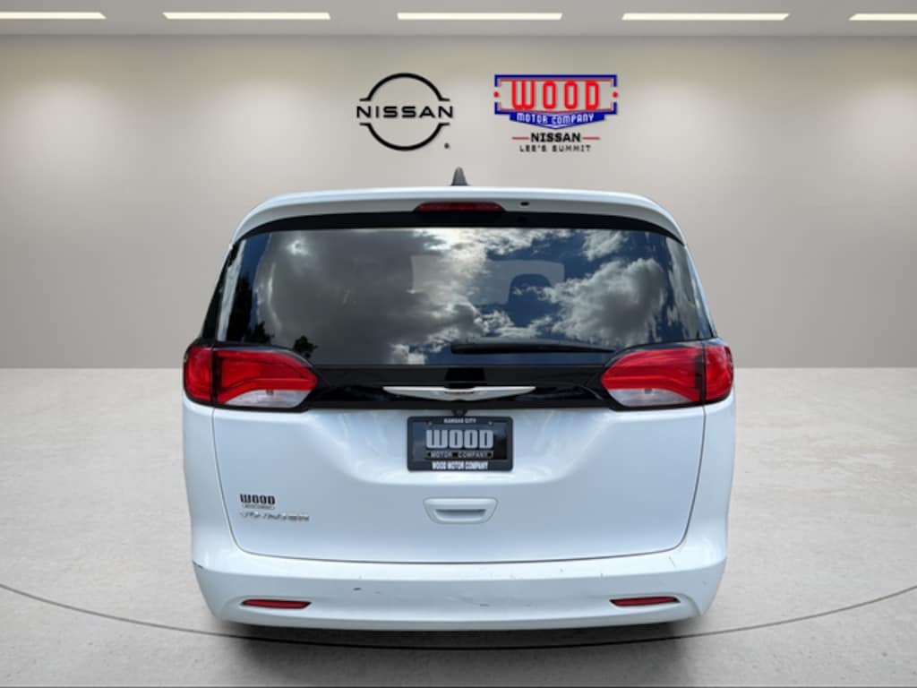 Used 2022 Chrysler Voyager LX Minivan/Van