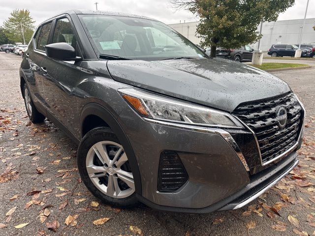 2025 Nissan KICKS PLAY Base's photo