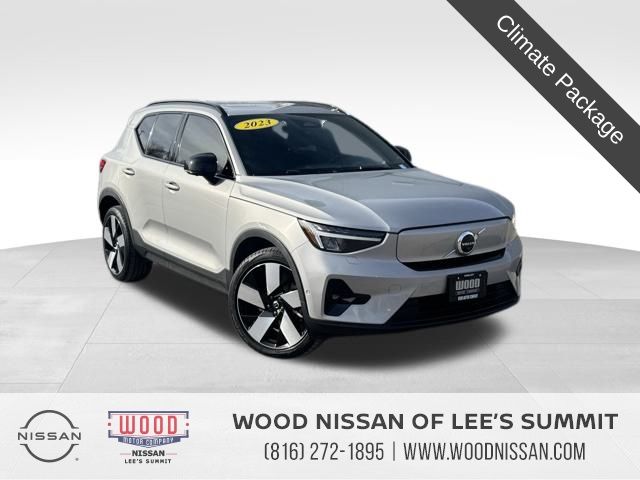 2023 Volvo XC40 Plus's photo