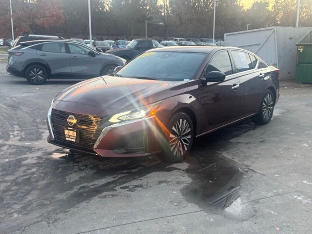 Used 2024 Nissan Altima 2.5 SV Sedan