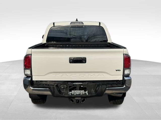2021 Toyota Tacoma TRD Off-Road photo 2