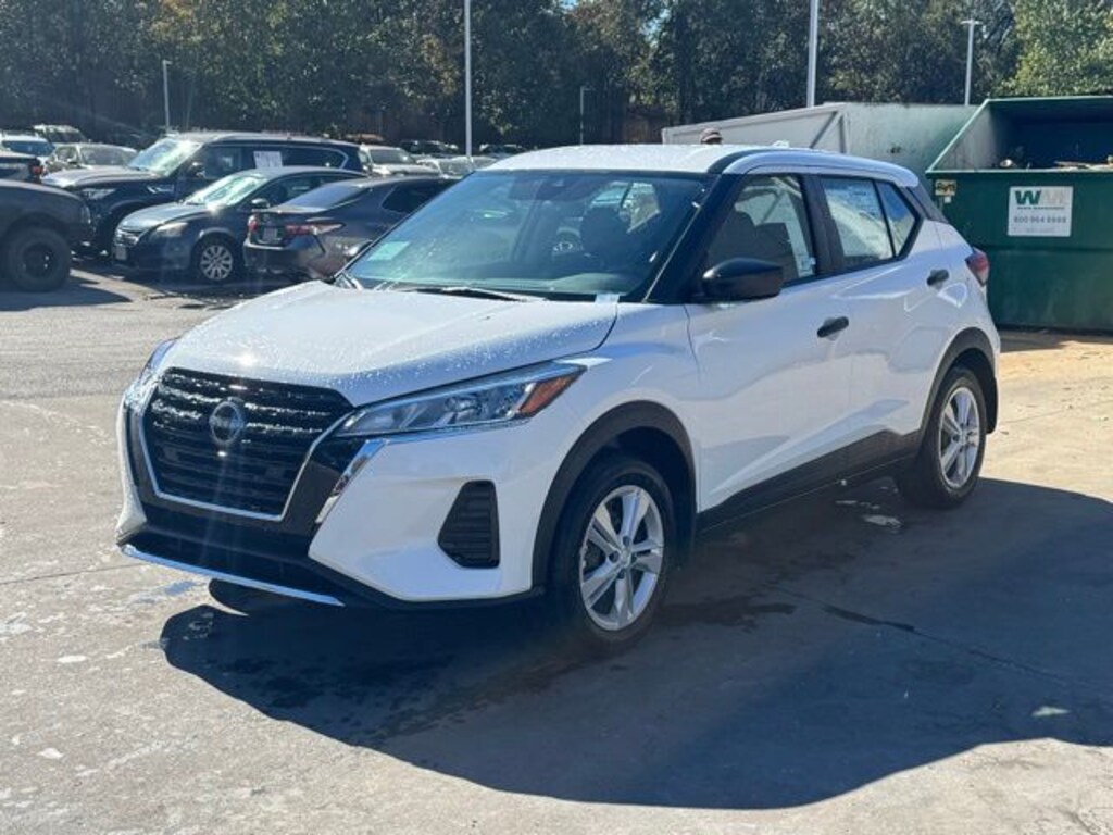 New 2025 Nissan Kicks Play S SUV