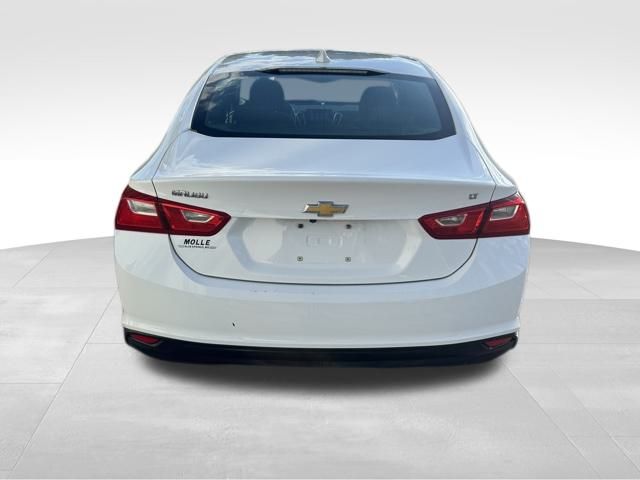 2017 Chevrolet Malibu 1LT photo 2