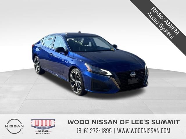 2024 Nissan Altima SR's photo