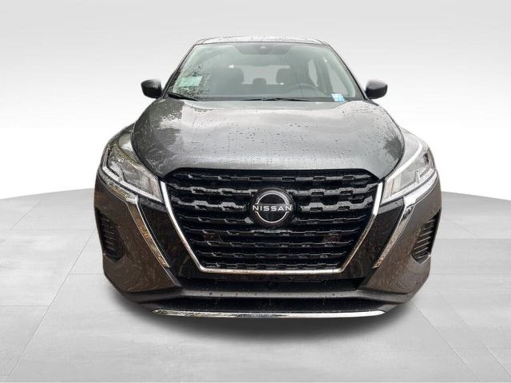 New 2025 Nissan Kicks Play S SUV