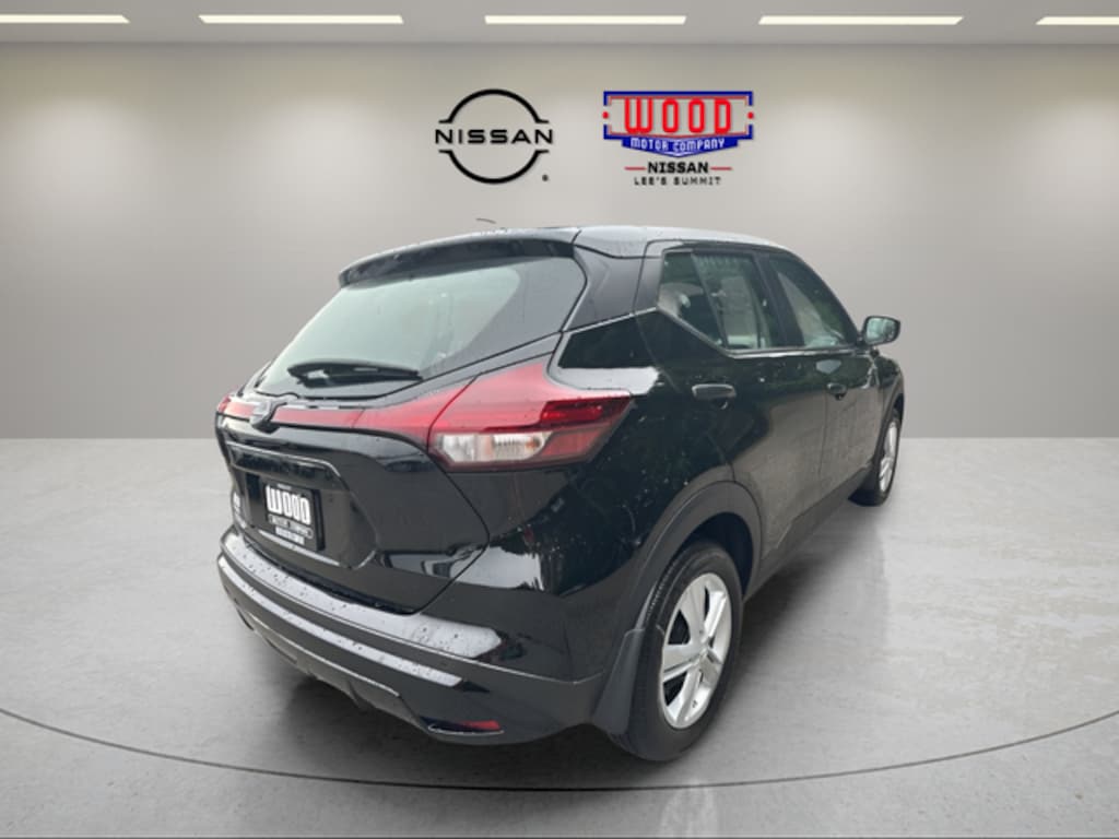 New 2025 Nissan Kicks Play S SUV