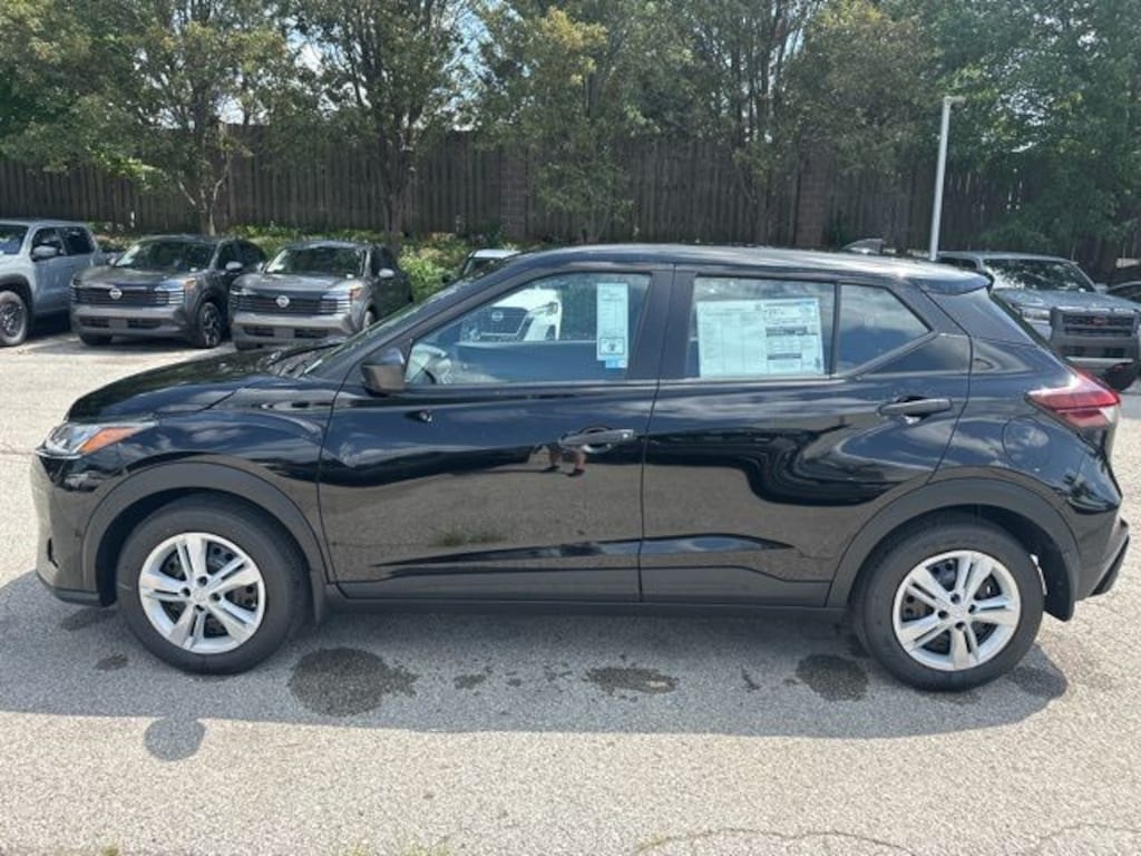 New 2025 Nissan Kicks Play S SUV
