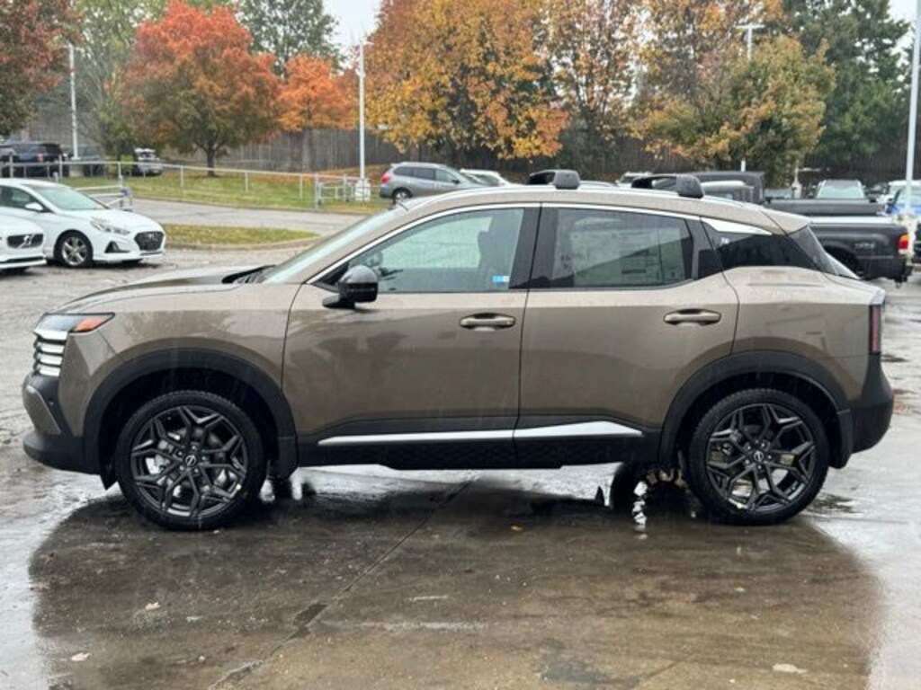 New 2026 Nissan Kicks SR SUV