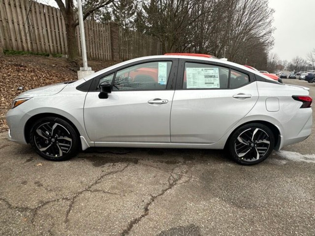New 2025 Nissan Versa 1.6 SR Sedan