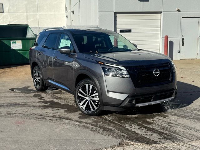 2025 Nissan Pathfinder Platinum's photo