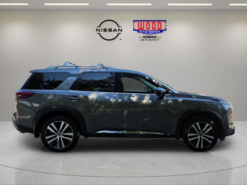 Used 2025 Nissan Pathfinder Platinum SUV