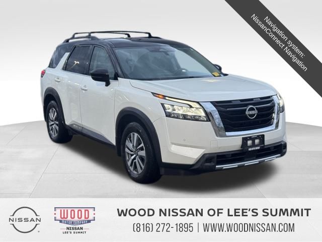 2023 Nissan Pathfinder SL's photo